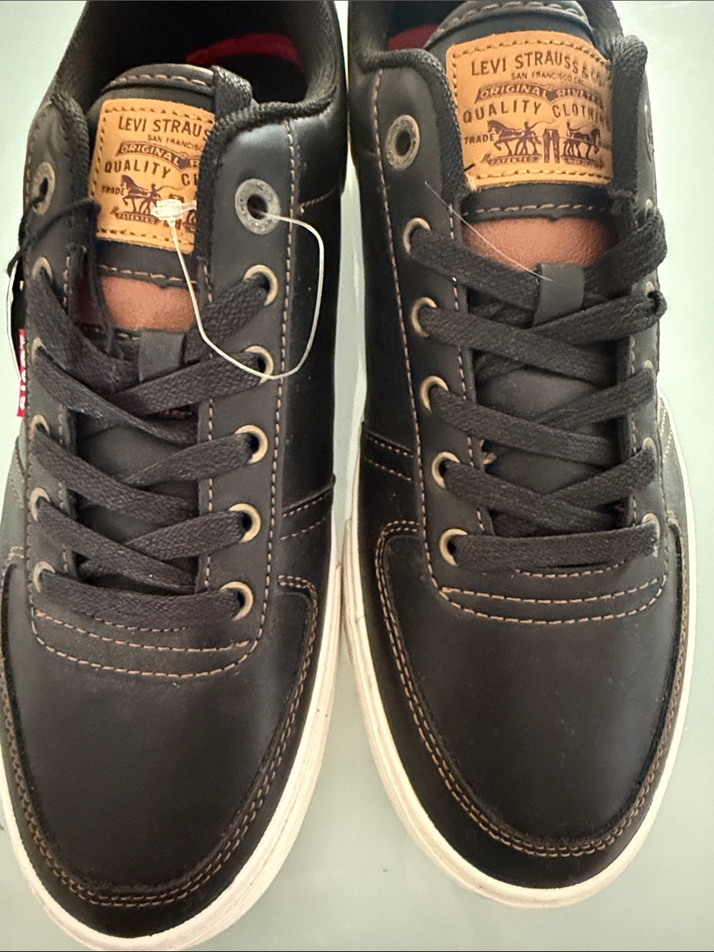 NEW WITH TAG! Levi's Men's Black Leather Sneakers with Tan Logo Patch
